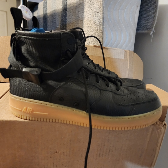 Nike SF AF1 mid black gum - Picture 3 of 3